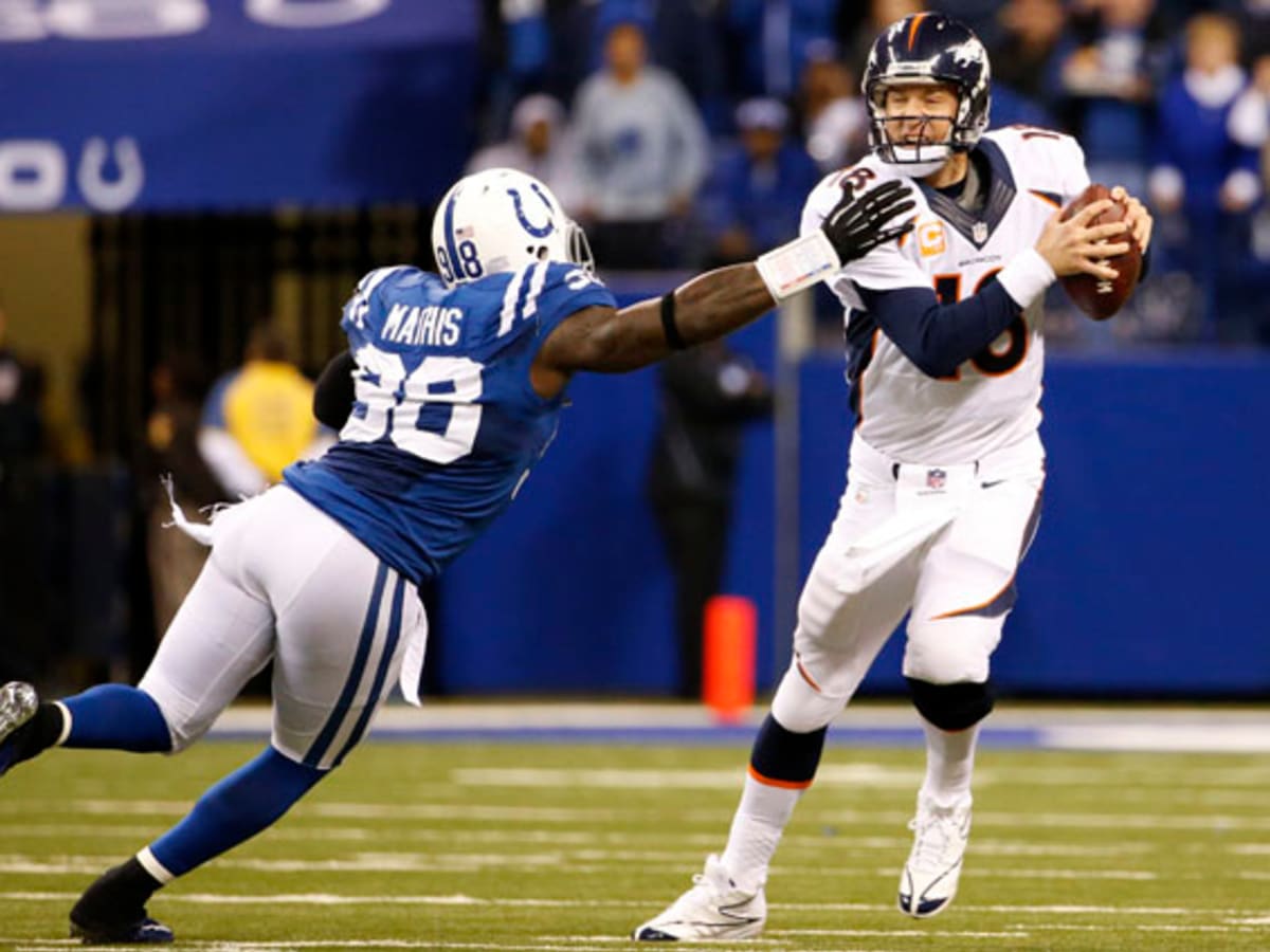 Damon Huard of the Miami Dolphins passes the ball during the game News  Photo - Getty Images