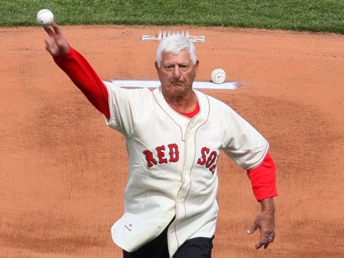 Red Sox honor Carl Yastrzemski with statue