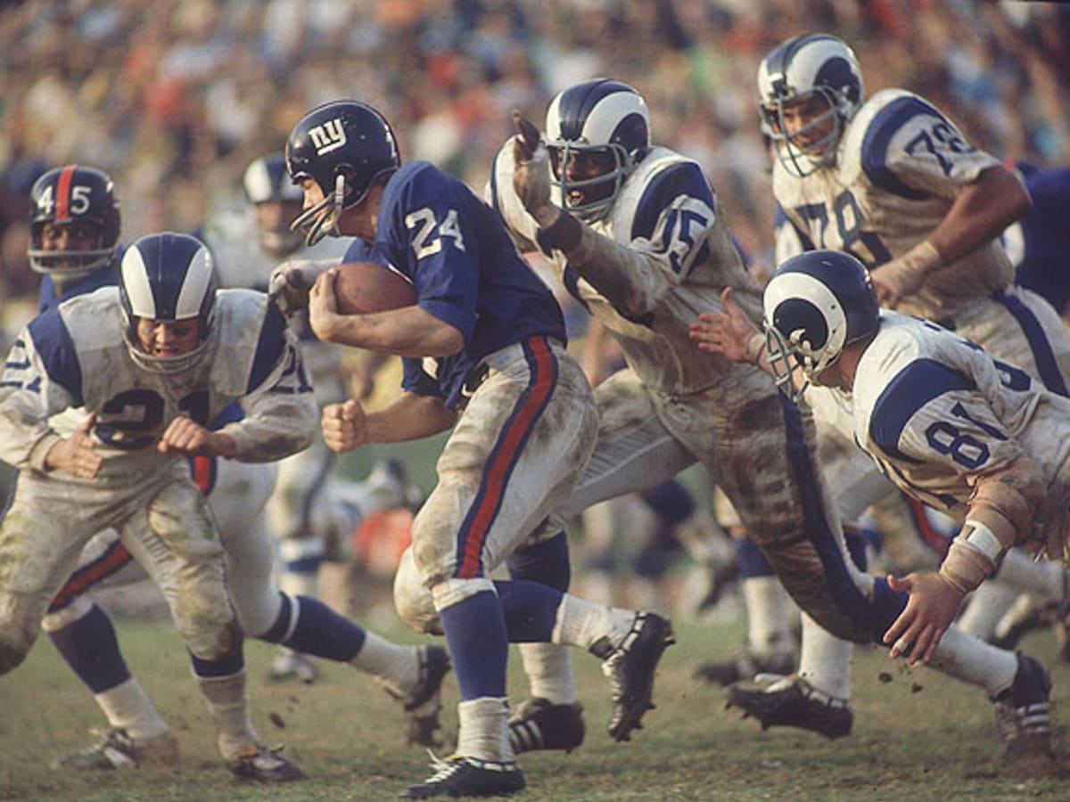 Deacon Jones, Fearsome N.F.L. Defensive End, Dies at 74 - The New