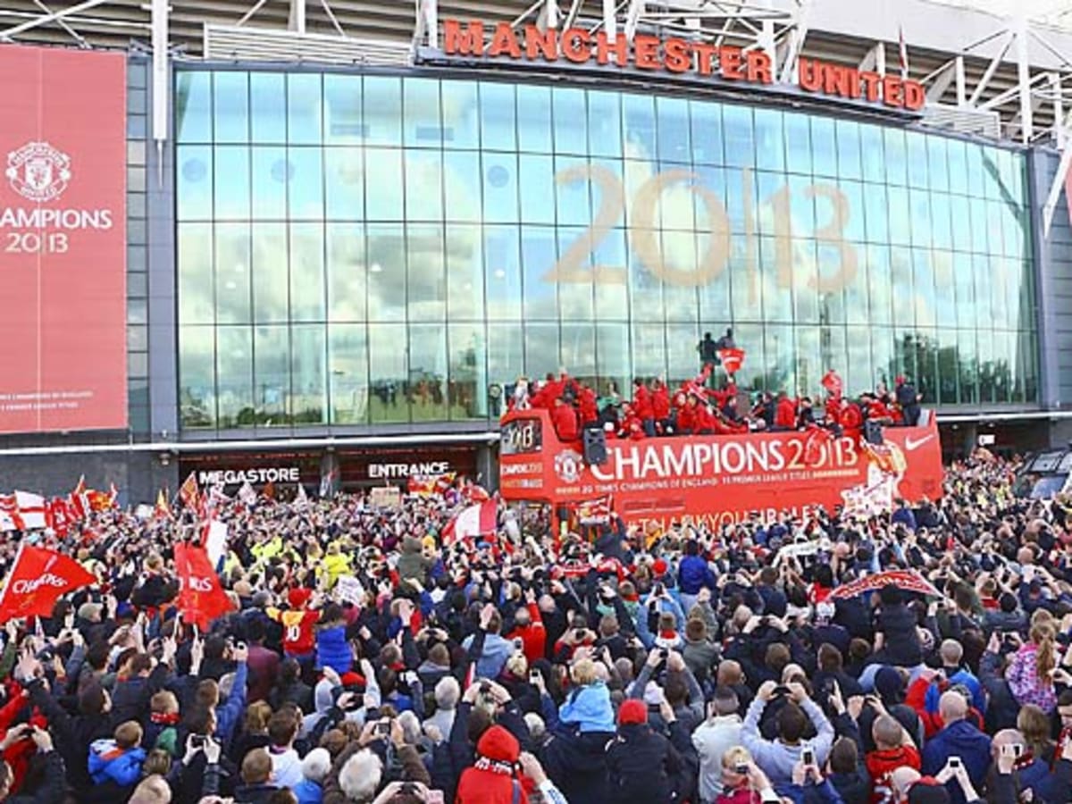 Tens of thousands fete Manchester in victory parade Sports Illustrated