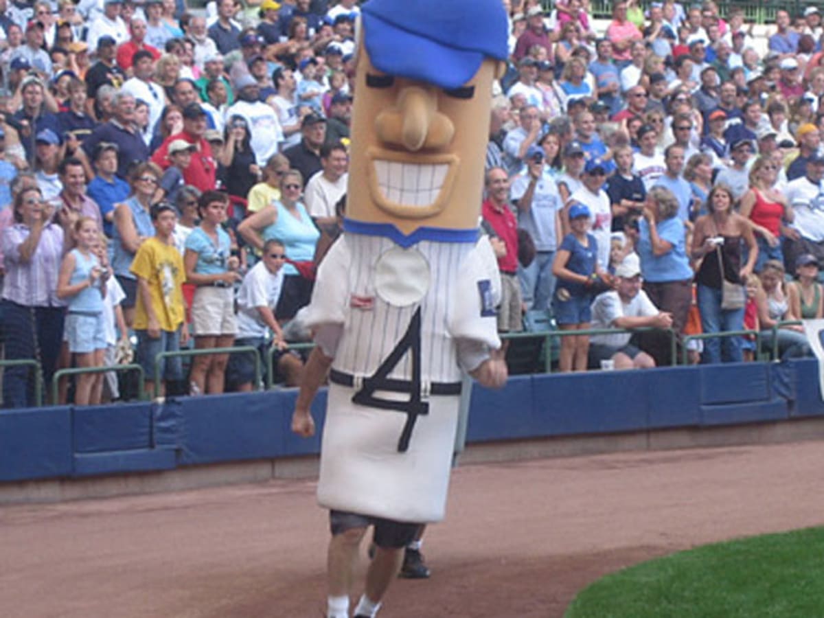 Racing Sausages at Miller Park, Milwaukee Brewers Editorial Stock Image -  Image of mascots, fans: 24498869