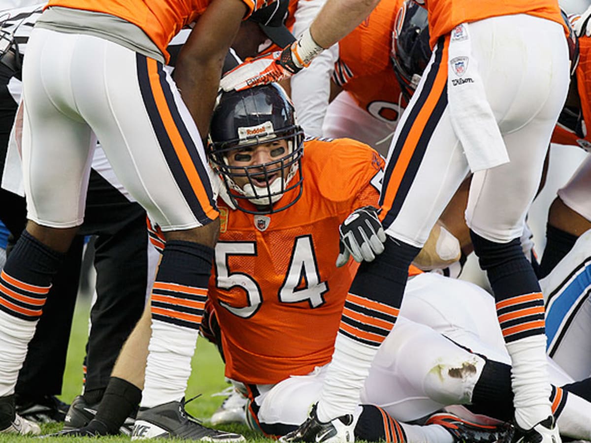 Chicago Bears: Facing a Brian Urlacher predicament – Twin Cities