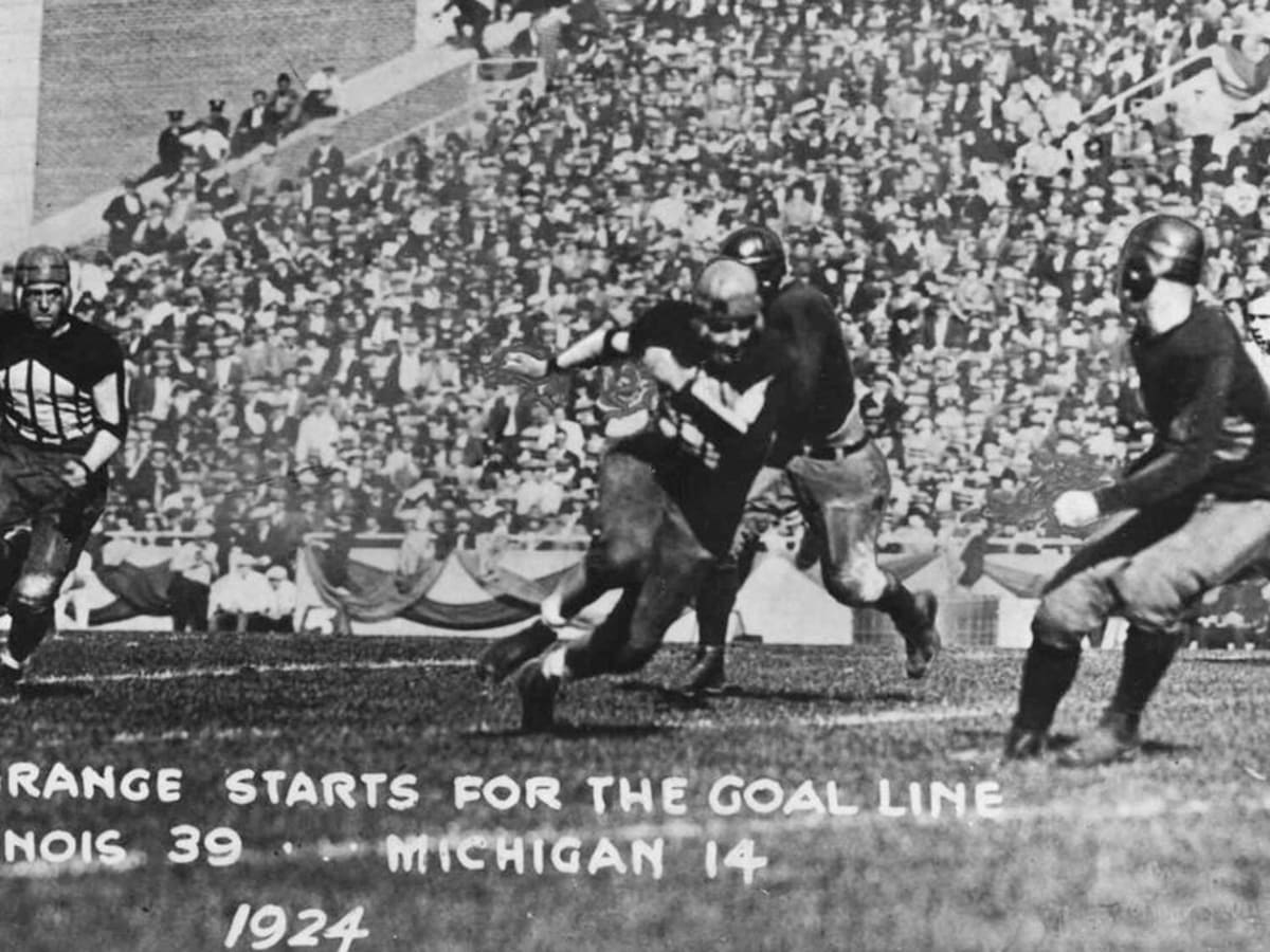 Red Grange of the Chicago Bears during a game against the Giants