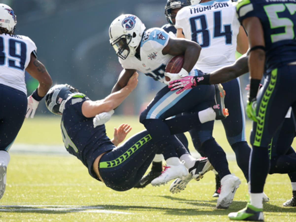 Seattle Seahawks kicker Steven Hauschka warms up before playing the St.  Louis Rams in an NFL football game, Sunday, Dec. 29, 2013, in Seattle. (AP  Photo/Elaine Thompson Stock Photo - Alamy