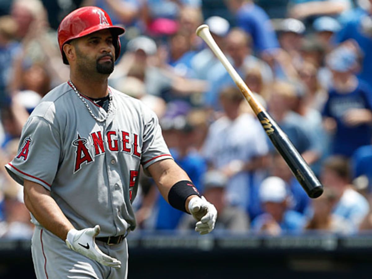 Albert Pujols likely out for season after left knee surgery