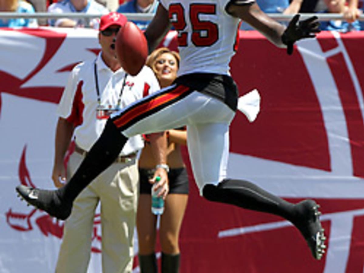 16 September 2012: Tampa Bay Buccaneers cornerback Aqib Talib (25) during a week  2 NFL NFC matchup between the Tampa Bay Buccaneers and New York Giant Stock  Photo - Alamy