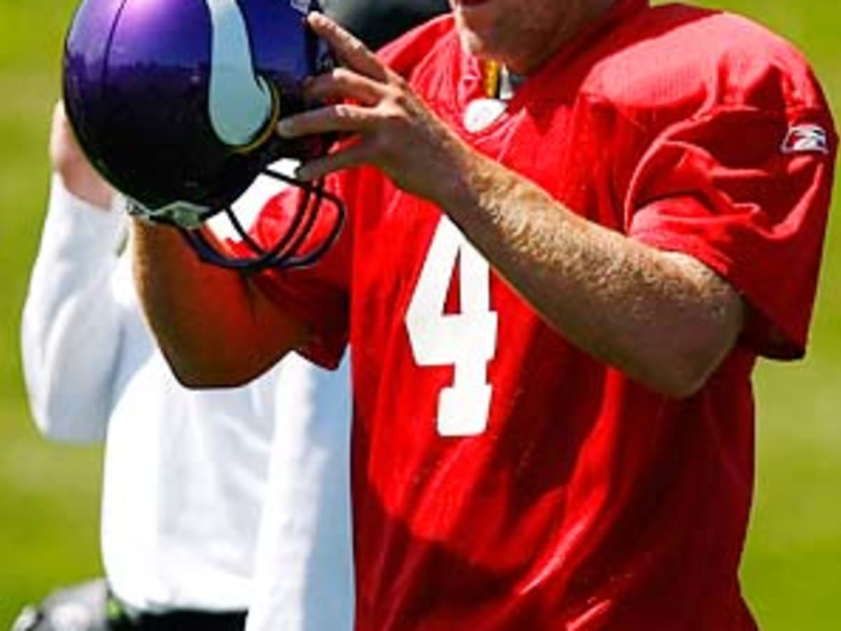 Favre unretires, signs with Vikings – The Morning Sun