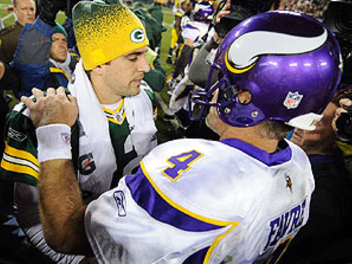 Favre rises above boos, leads Vikings to victory