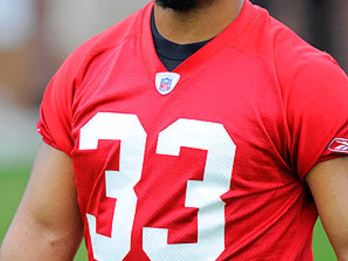 03 October 2010: Atlanta Falcons running back Michael Turner (33) rushes in  the Atlanta Falcons 16