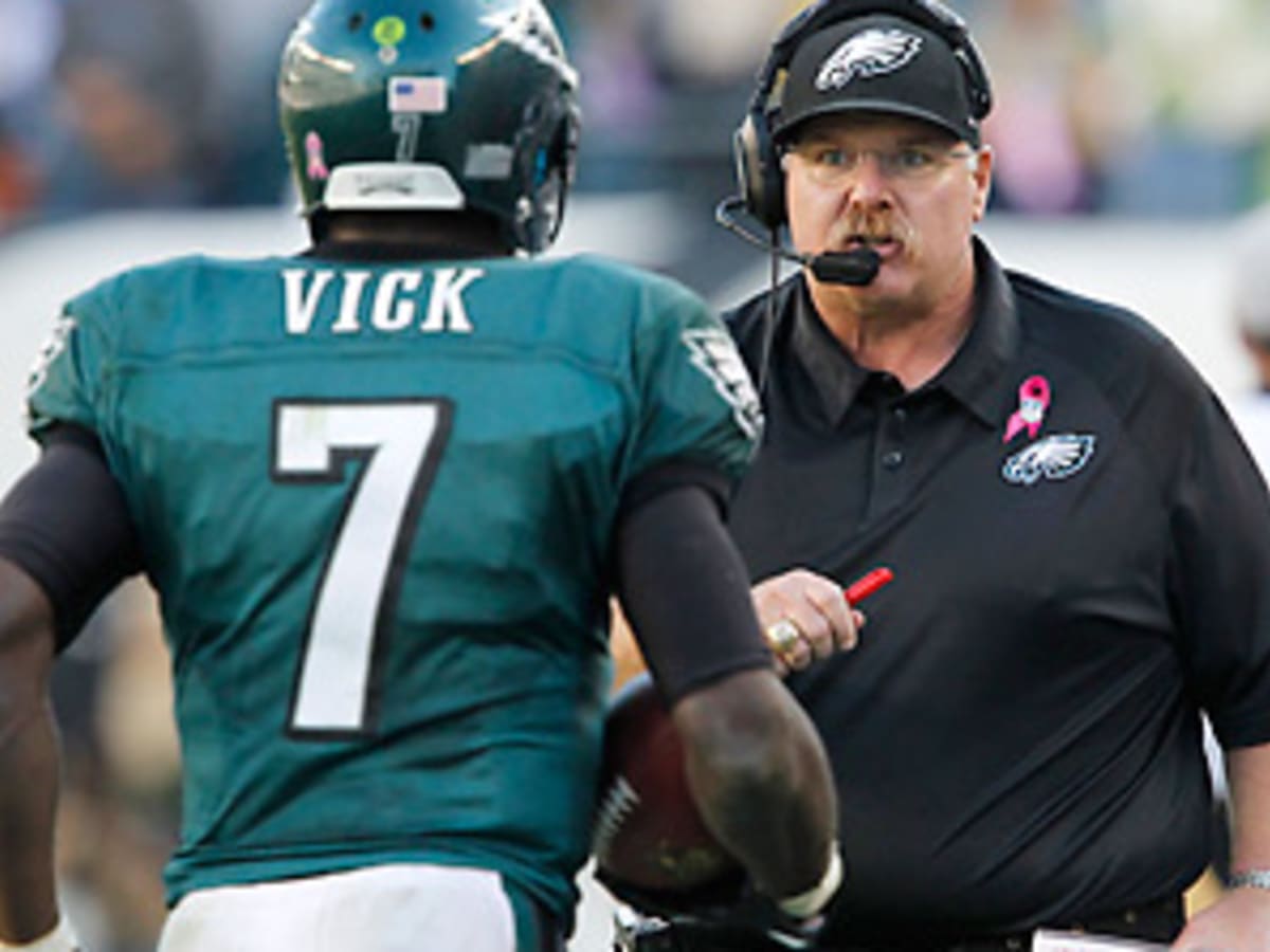 Michael Vick practicing with Philadelphia Eagles' first team