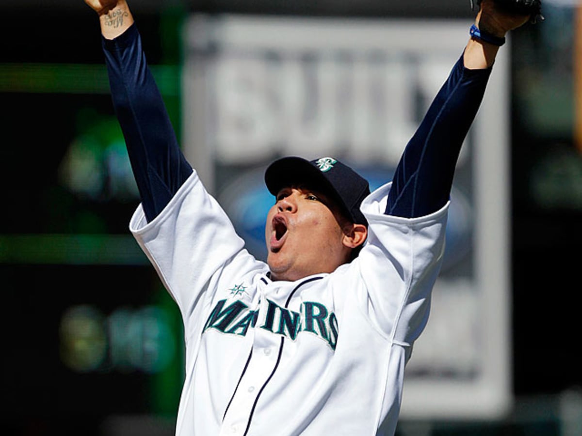Felix Hernandez notches 12th win as Mariners knock off Blue Jays