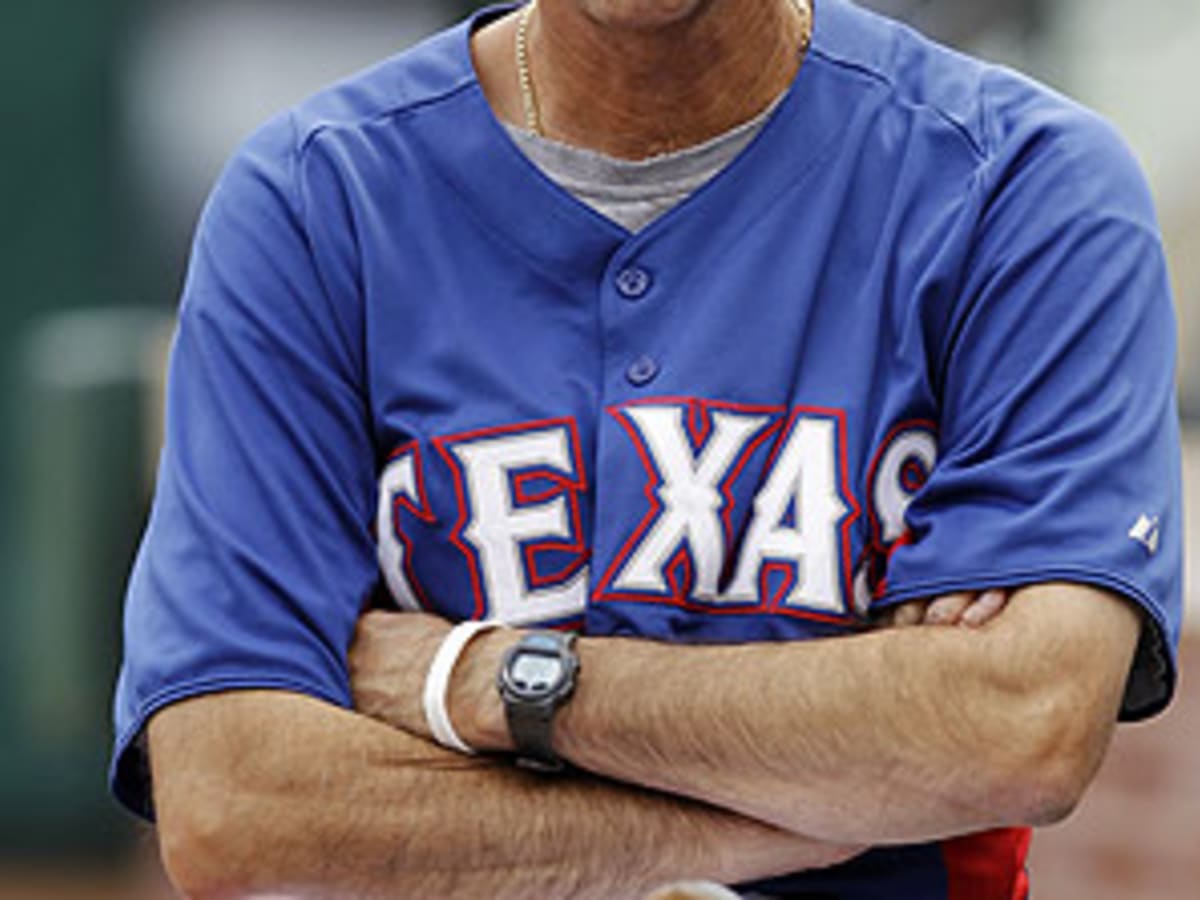 Cubs interview Rangers' Mike Maddux for manager's job