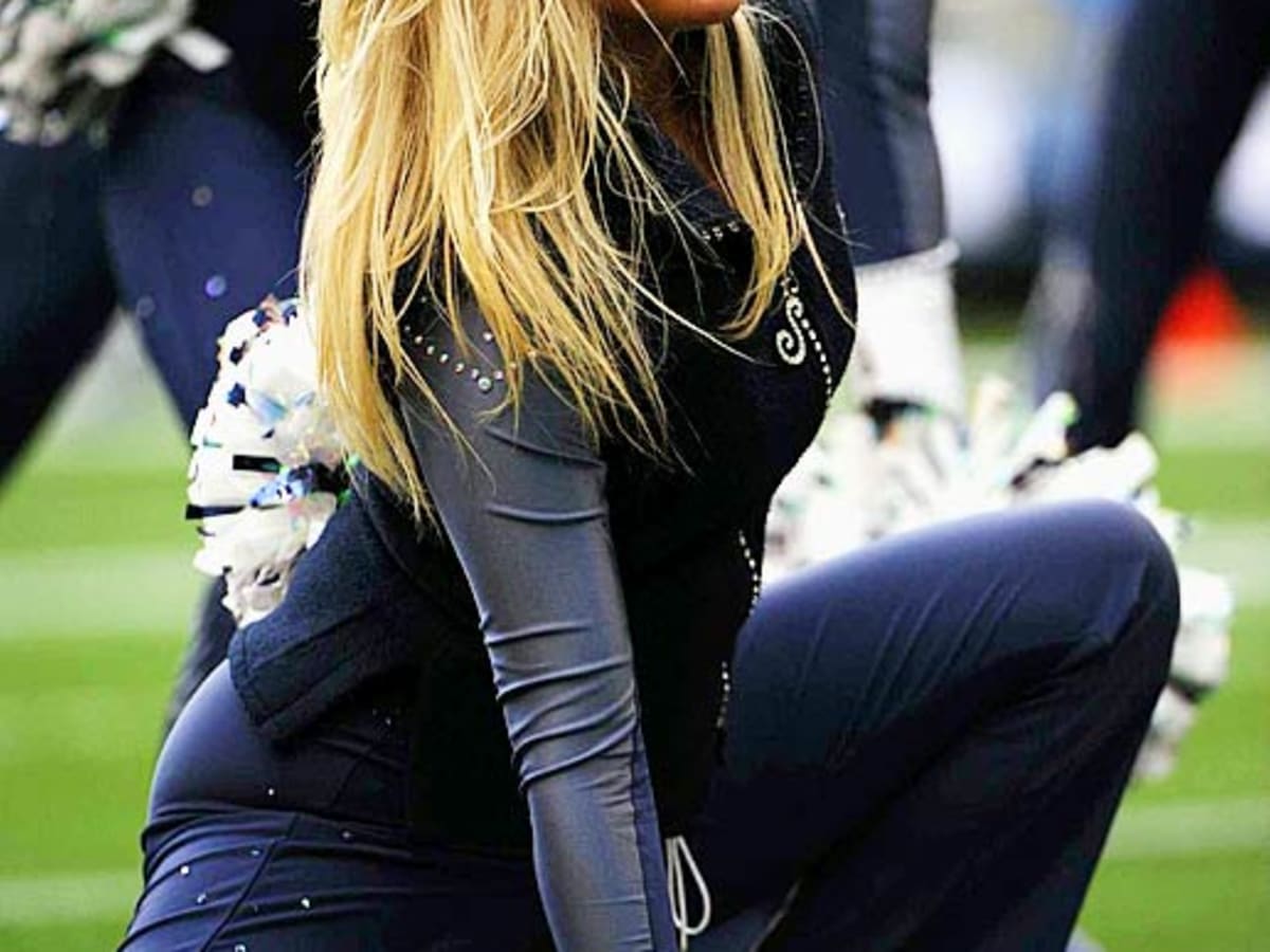 NFL Cheerleaders: Week 14 - Sports Illustrated