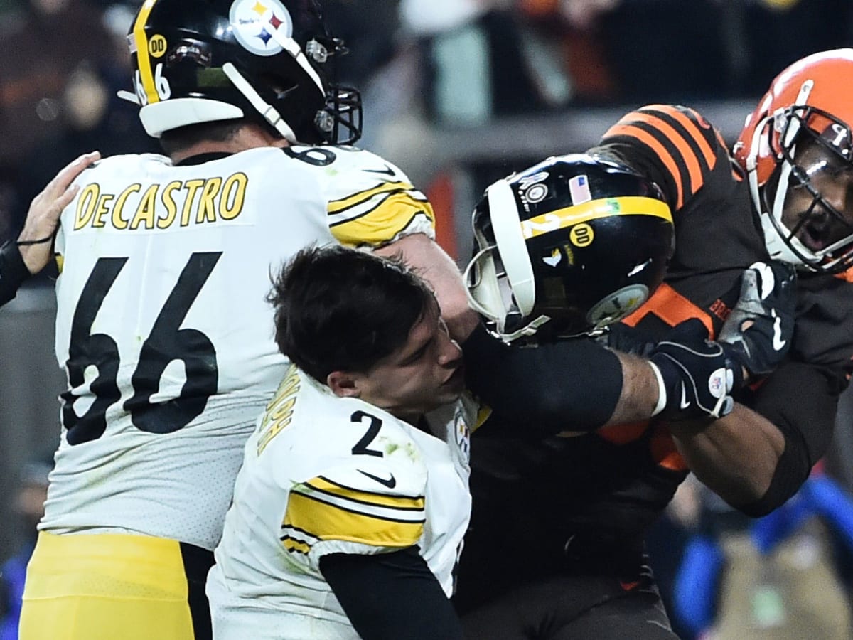 Myles Garrett Daps Up Mason Rudolph After Game, Helmet Attack