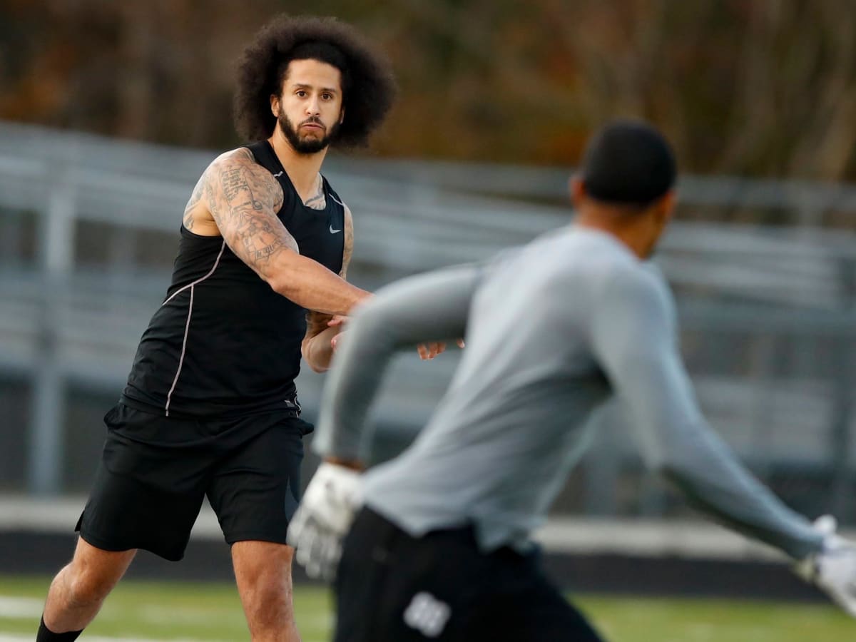 Colin Kaepernick Waits As Quarterbacks Injuried, Prompts Boycott Call –  Deadline