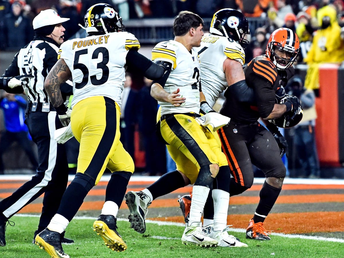 Cleveland Browns defensive end Myles Garrett (95) is taken down by  Pittsburgh Steelers offensive guard David DeCastro (66) and Maurkice  Pouncey (53) after pulling the helmet off quarterback Pittsburgh Steelers  quarterback Mason