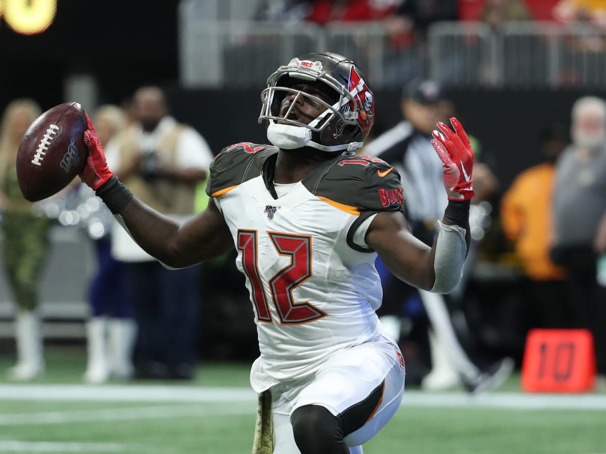 Watch Chris Godwin help unveil new Tampa Bay Buccaneers uniforms