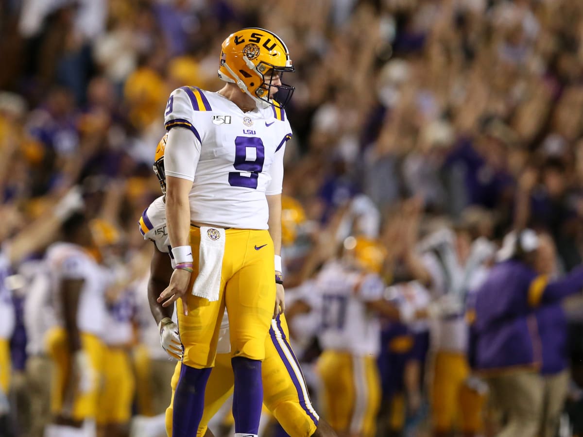 Joe Burrow dons a 'Burreaux' jersey on LSU's senior night 