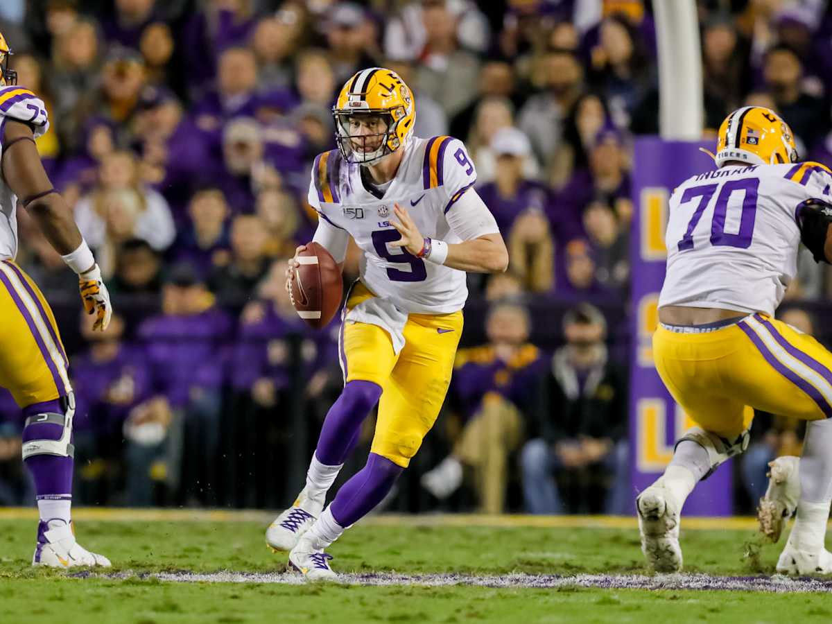 Joe Burrow adds Manning Award to long list of accolades