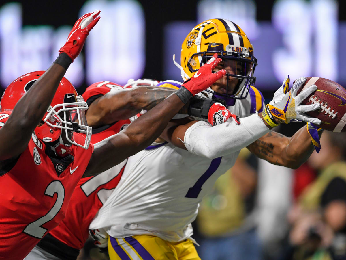 LSU Football on X: The Best Receiver in the Country Ja'Marr Chase is the  winner of the 2019 Biletnikoff Award!  / X