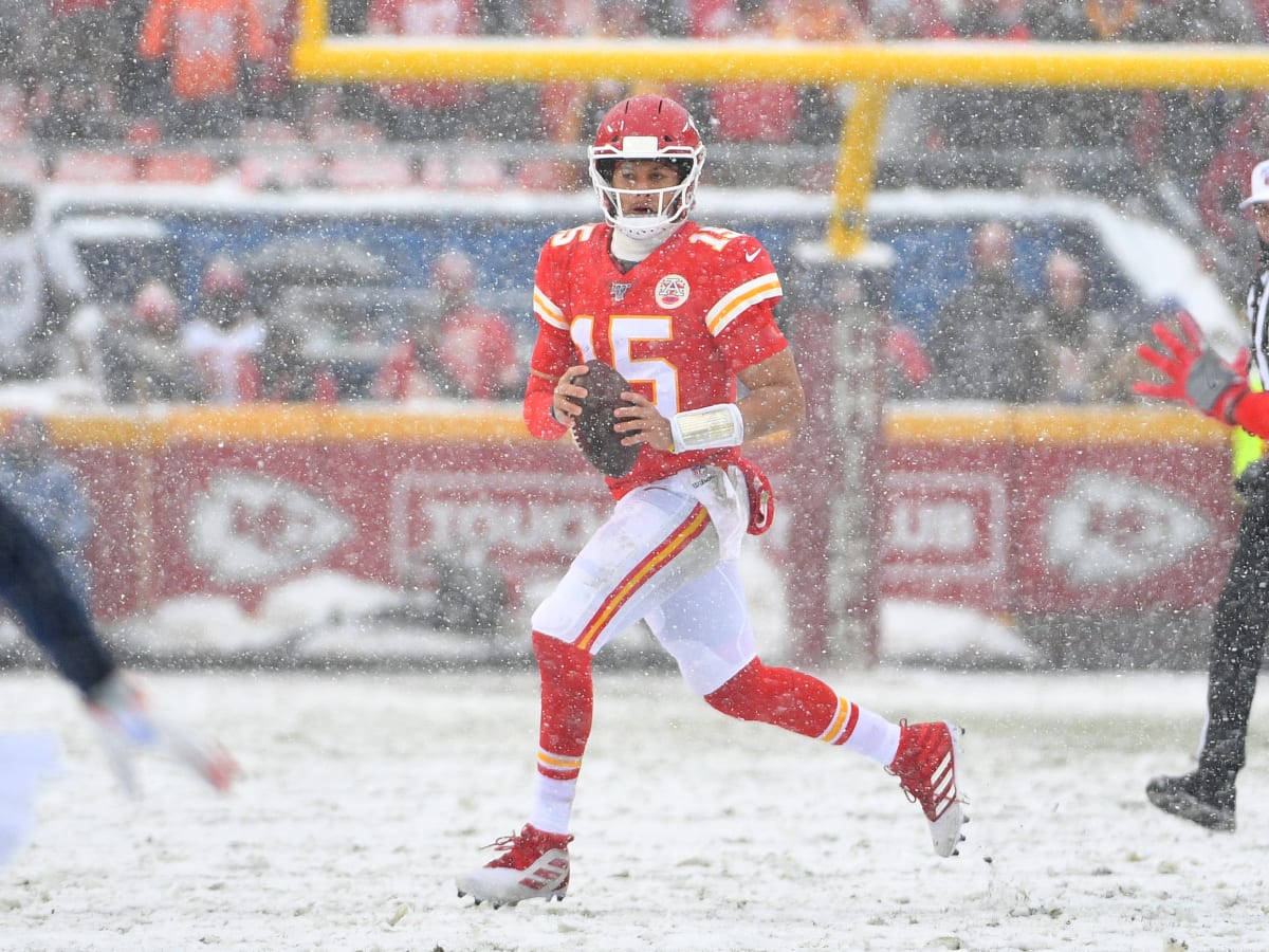 Chiefs roll to 23-3 victory over Broncos at snowy Arrowhead - The