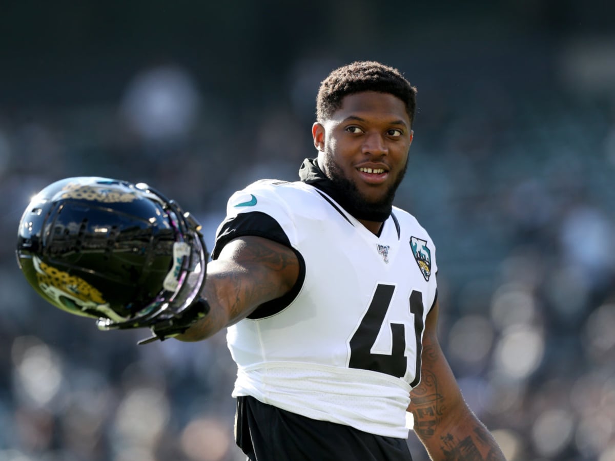 Jaguars DE Josh Allen Leaves First Half With Shoulder Injury