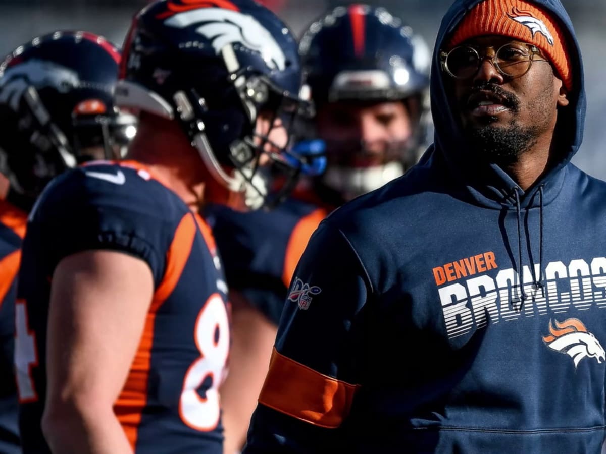 A dog wears the jersey of Denver Broncos outside linebacker Von Miller  before an NFL football game against the Tennessee Titans Sunday, Oct. 13,  2019, in Denver. (AP Photo/David Zalubowski Stock Photo 