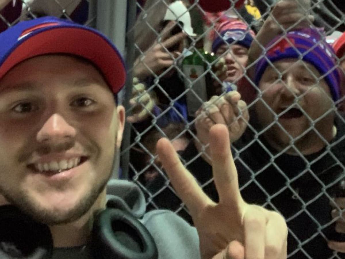 Bills Fans React to Josh Allen's Vacation Body in Shorts