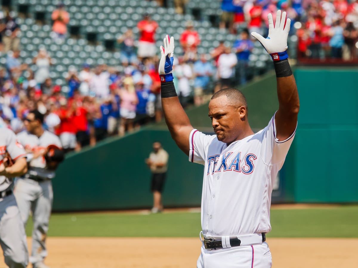 Texas Rangers History Today: Pudge Inducted Into Franchise Hall Of Fame -  Sports Illustrated Texas Rangers News, Analysis and More