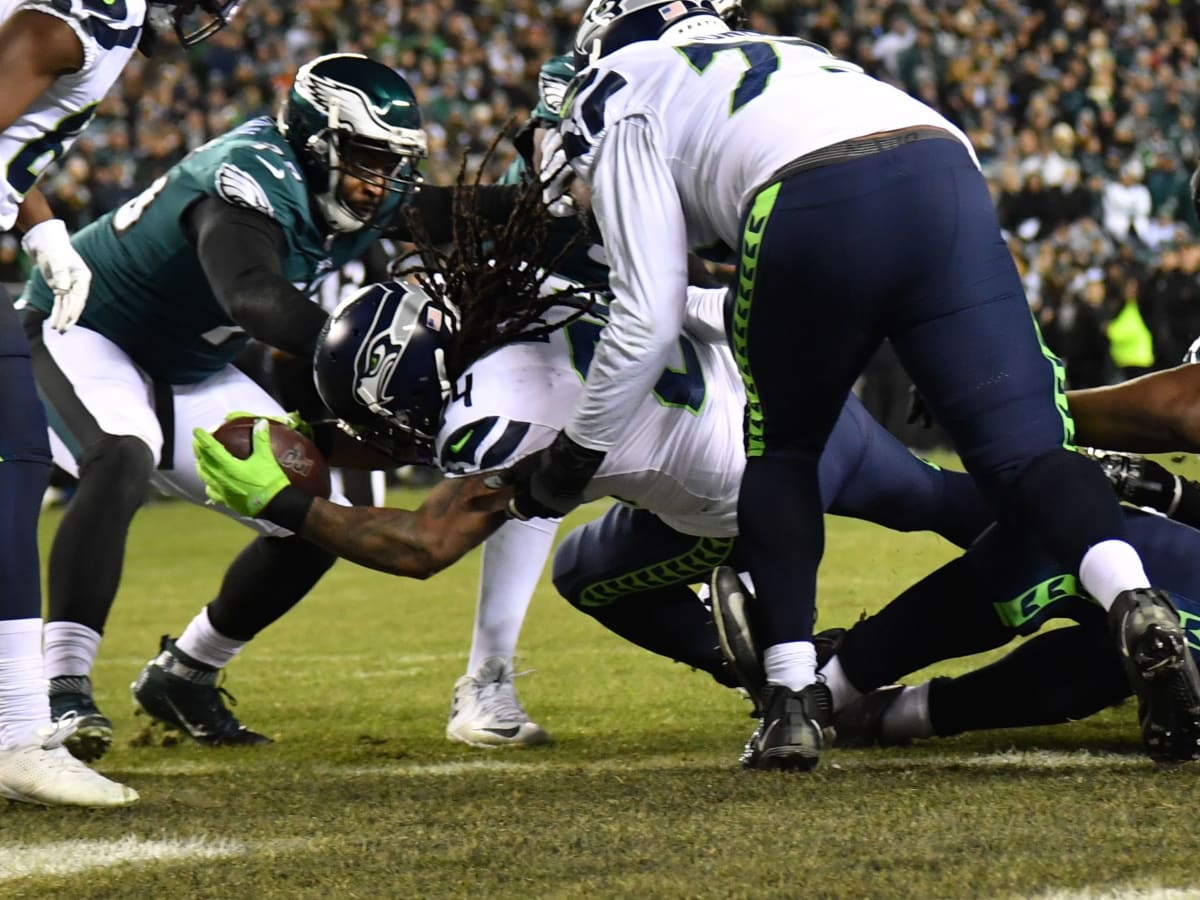 Marshawn Lynch goes full 'Beast Mode' to give Seahawks lead in Philly - ESPN