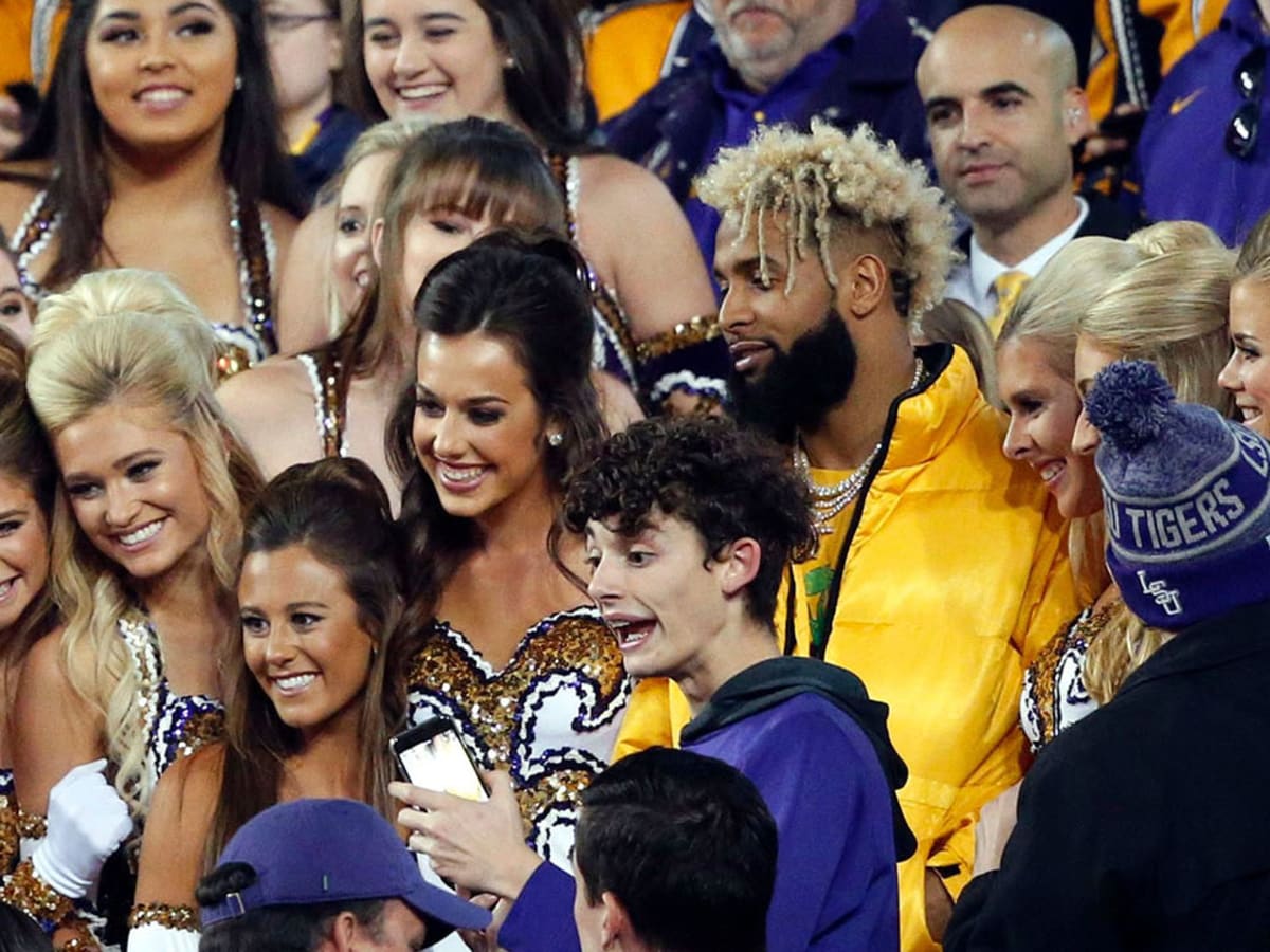 Odell Beckham Jr. gives LSU players Beats headphones for inspiration