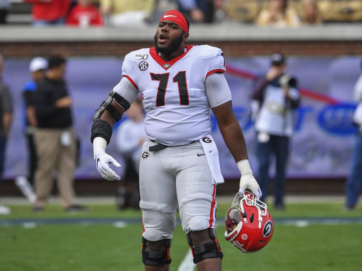 NFL Workout: Andrew Thomas Does Squats on a Ball to Transform His Game