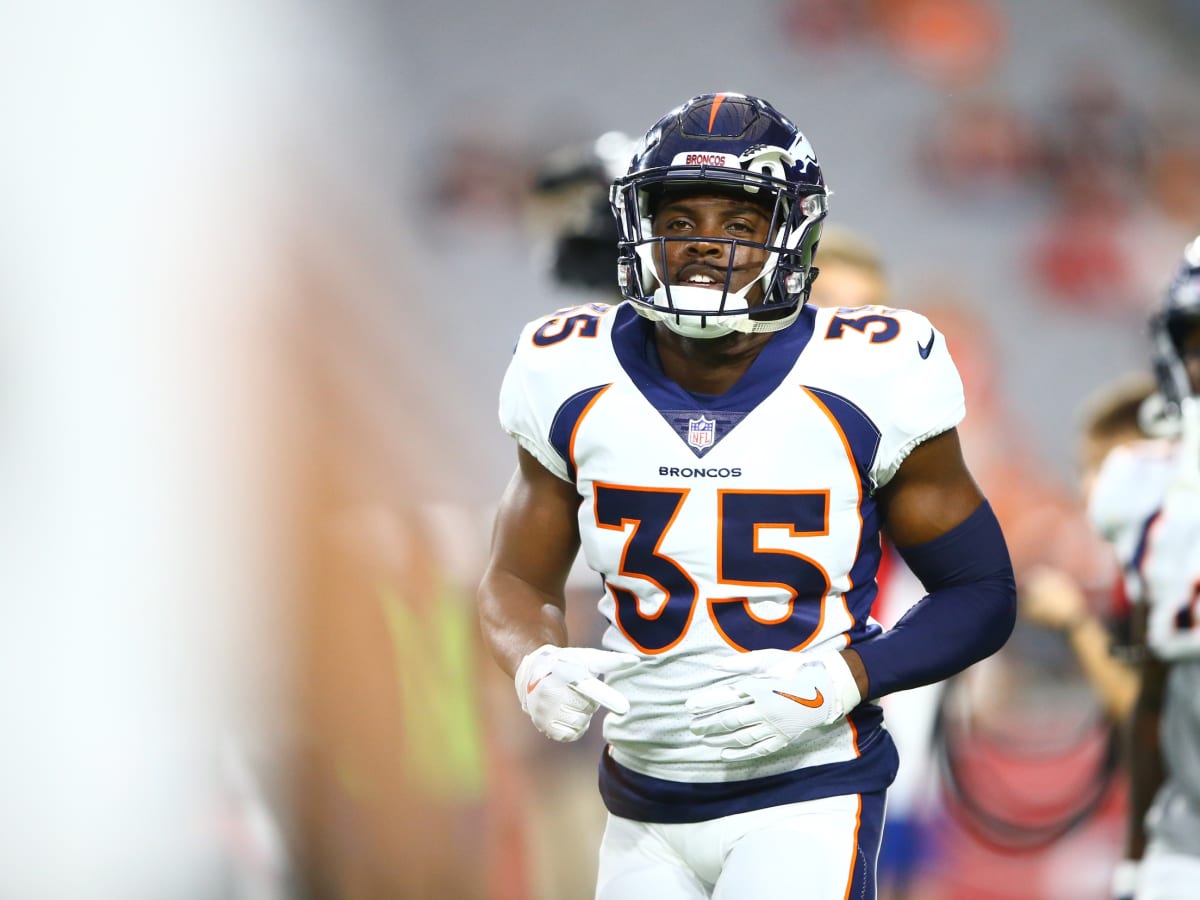 August 31, 2017: Denver Broncos defensive back Dymonte Thomas (35) with a  ball carry during the second quarter of an NFL preseason matchup between  the Arizona Cardinals and the Denver Broncos at