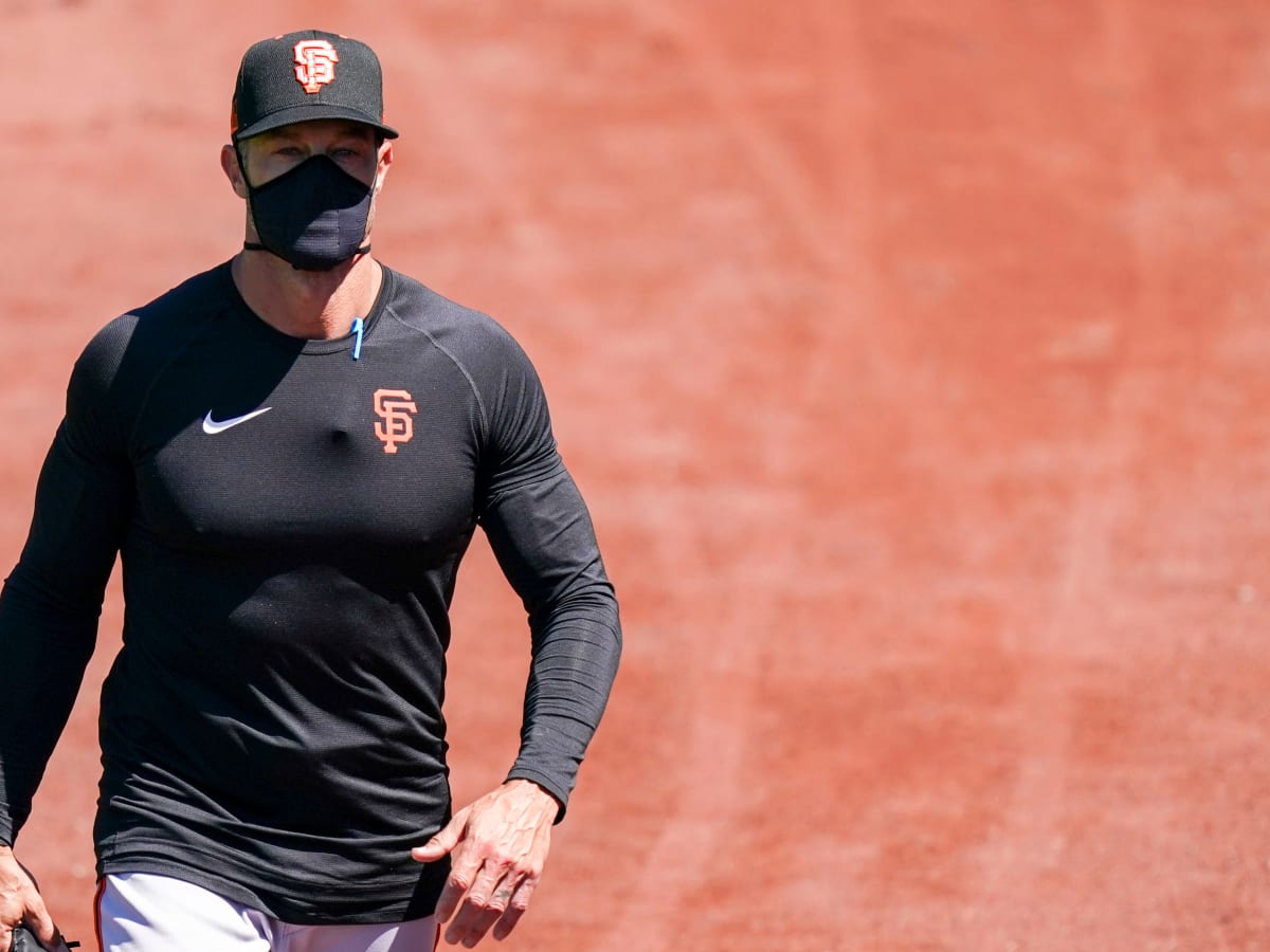 Giants' Kapler plans to not come out for national anthem, says he