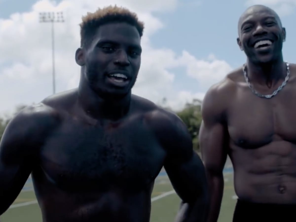 Terrell Owens runs 40-yard dash vs. Tyreek Hill (video) - Sports Illustrated