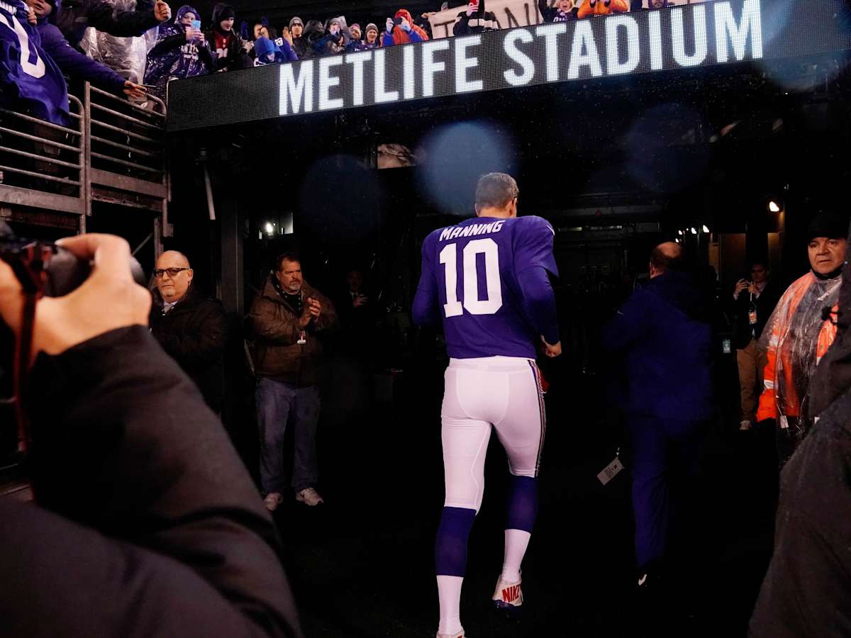 Eli Manning is third Rebel to have jersey retired at Ole Miss