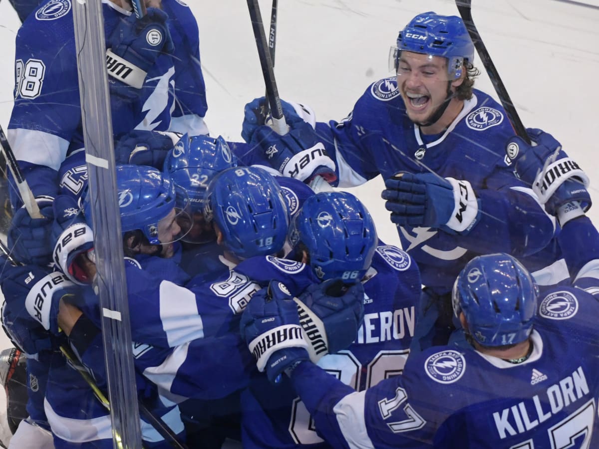 Lightning's Brayden Point throws punches, delivers overtime knockout punch