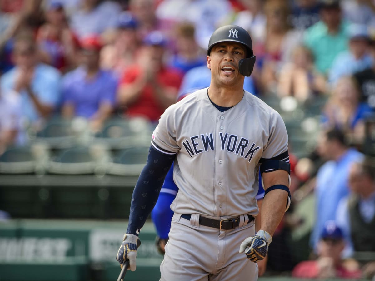 Giancarlo Stanton To Injury List: Yankees Fans React - The Spun