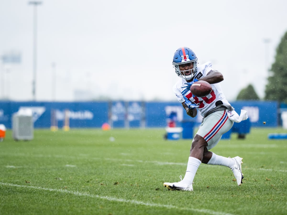 New York Giants cornerback Darnay Holmes' first NFL INT comes off