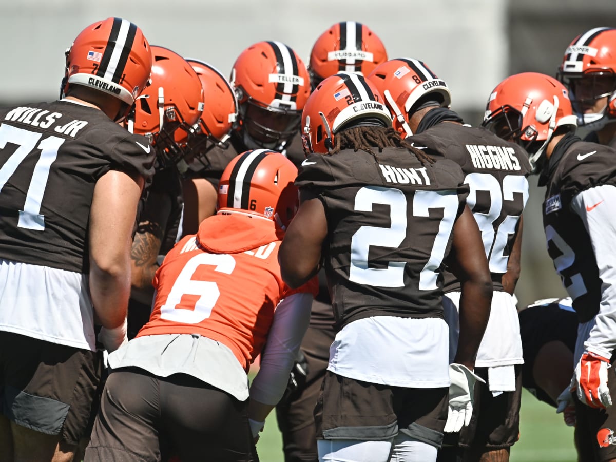 Browns Practice in New White Helmets - Sports Illustrated Cleveland Browns  News, Analysis and More