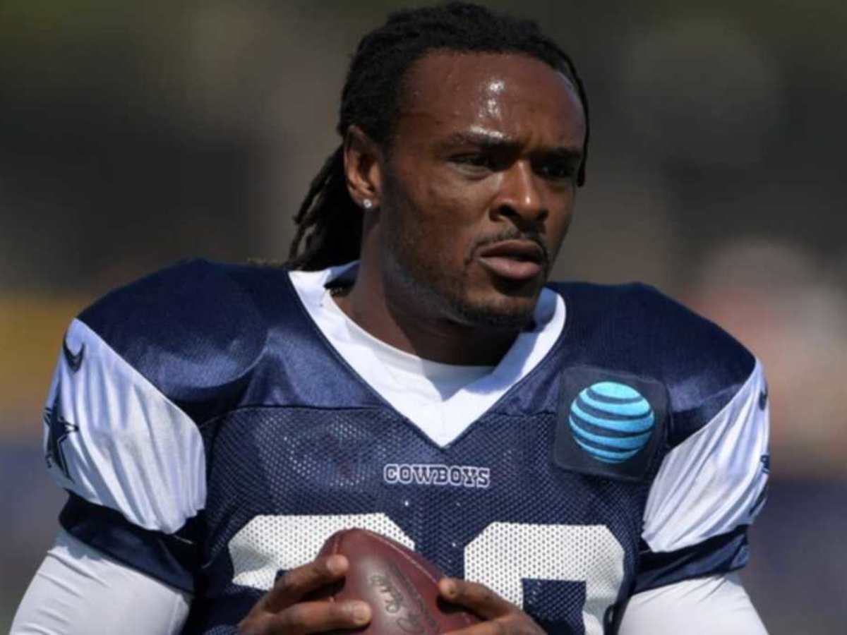 Dallas Cowboys cut defensive back Brandon Carr