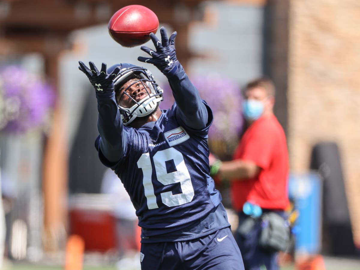 LANDOVER, MD - NOVEMBER 29: Seattle Seahawks wide receiver Penny Hart (19)  during the game between the Seattle Seahawks and the Washington Football  Team on November 29, 2021, at FedEx Field in