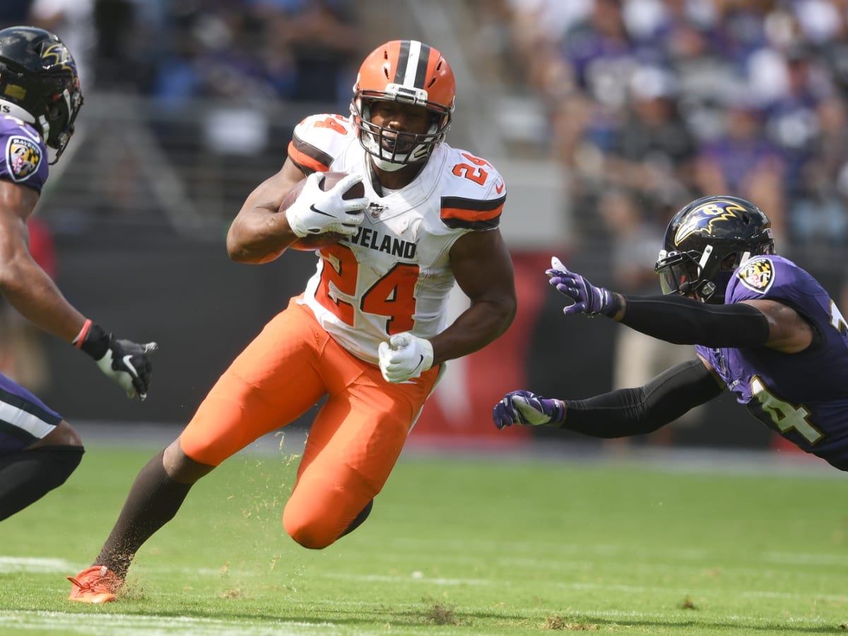 Nick Chubb's Halloween game on 'Monday Night Football' includes 2 TDs,  highlight hurdle