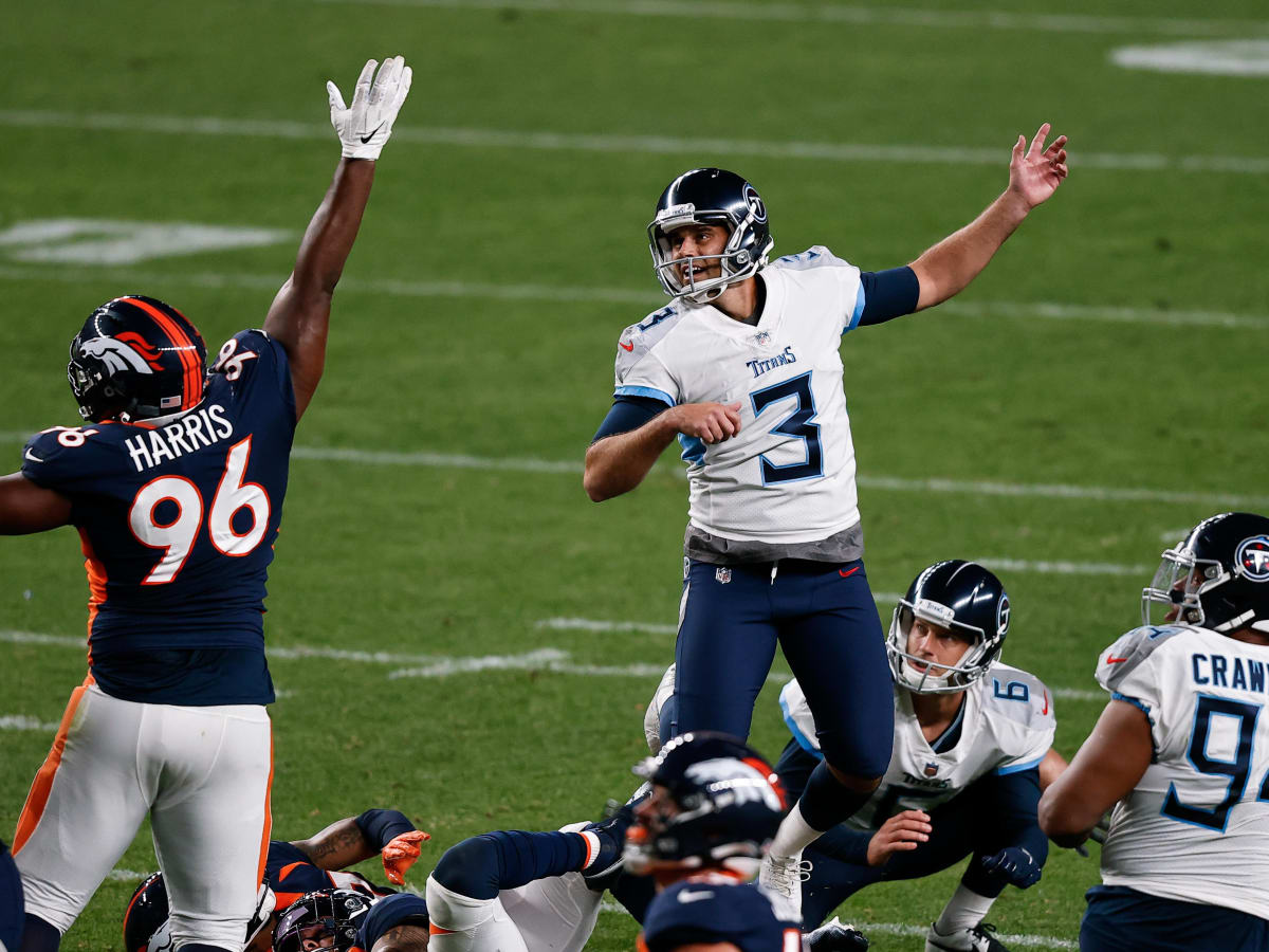 Gostkowski finally delivers in Titans' 16-14 win at Denver