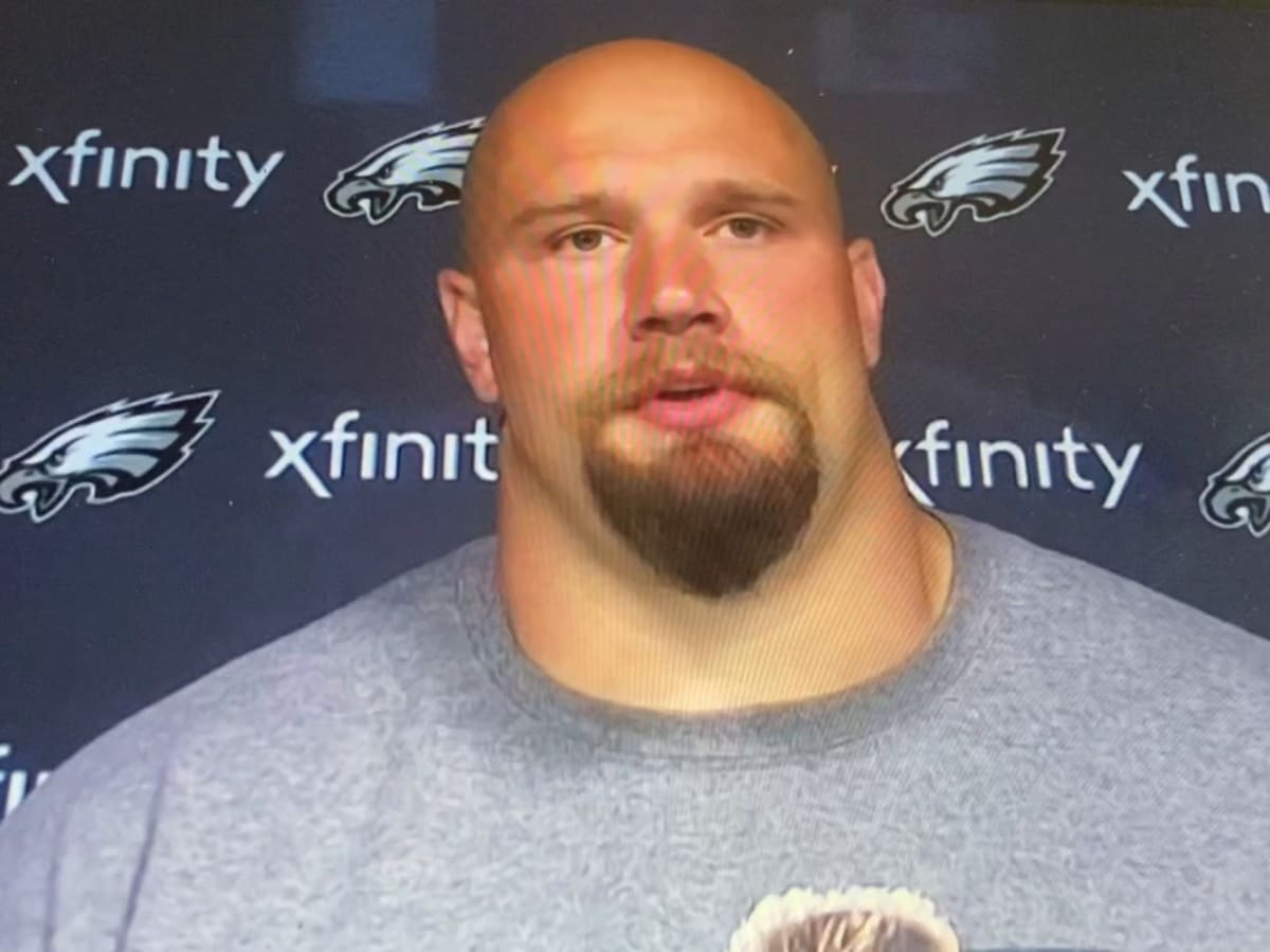 Reports: Eagles RT Lane Johnson to put off surgery