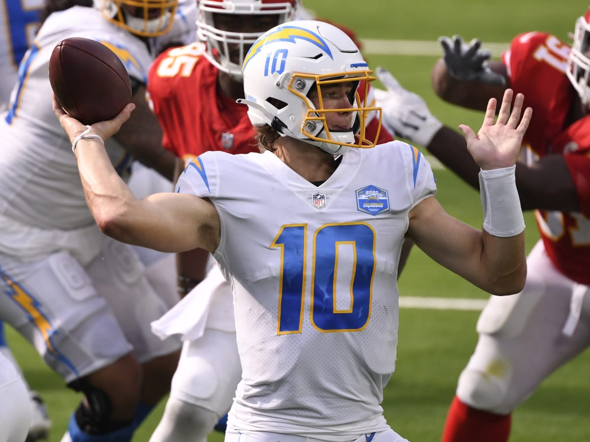 Herbert started after Chargers doctor punctured Tyrod Taylor's lung