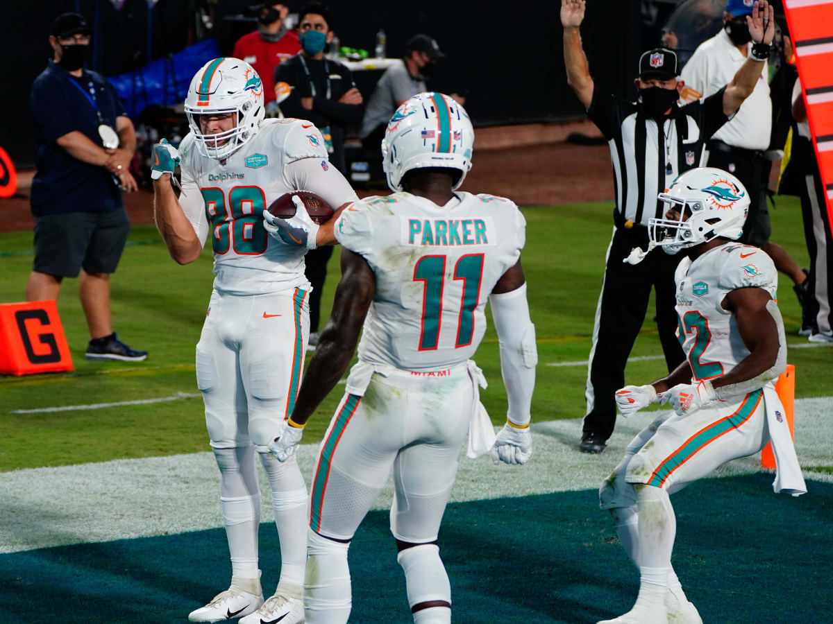 Mike Gesicki grabs a new number -- now, some footballs? – Five Reasons  Sports Network