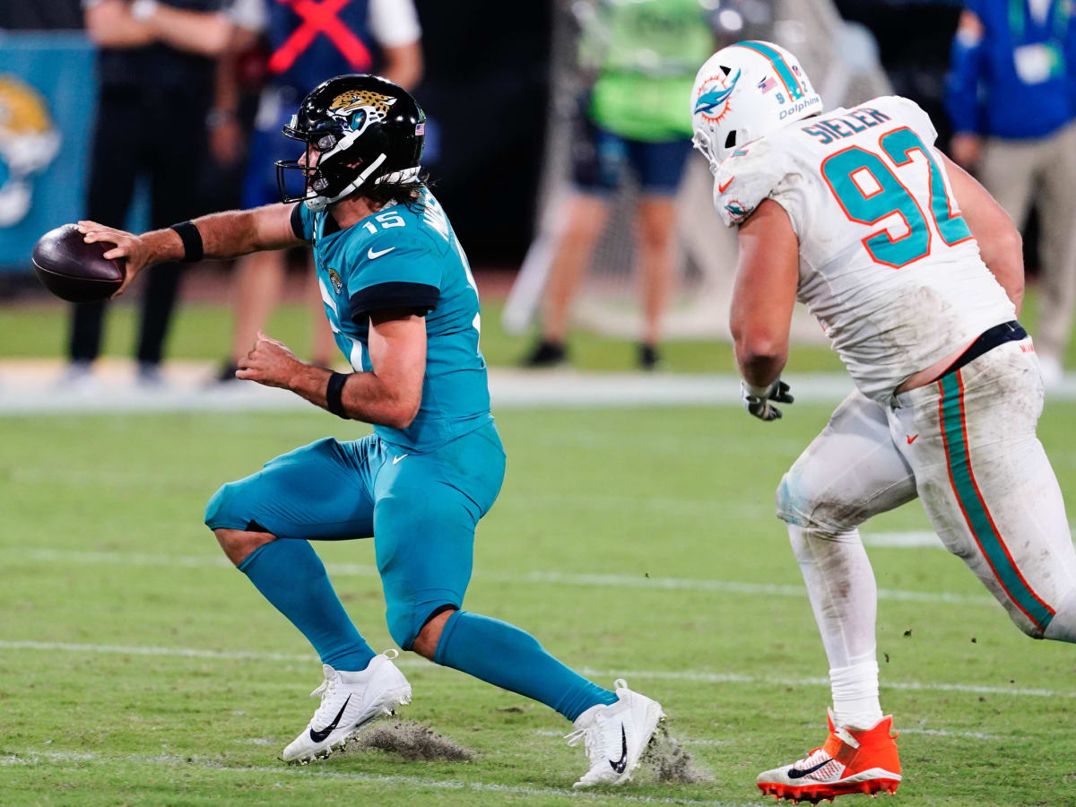 Dolphins extend DT Zach Sieler through 2026 season