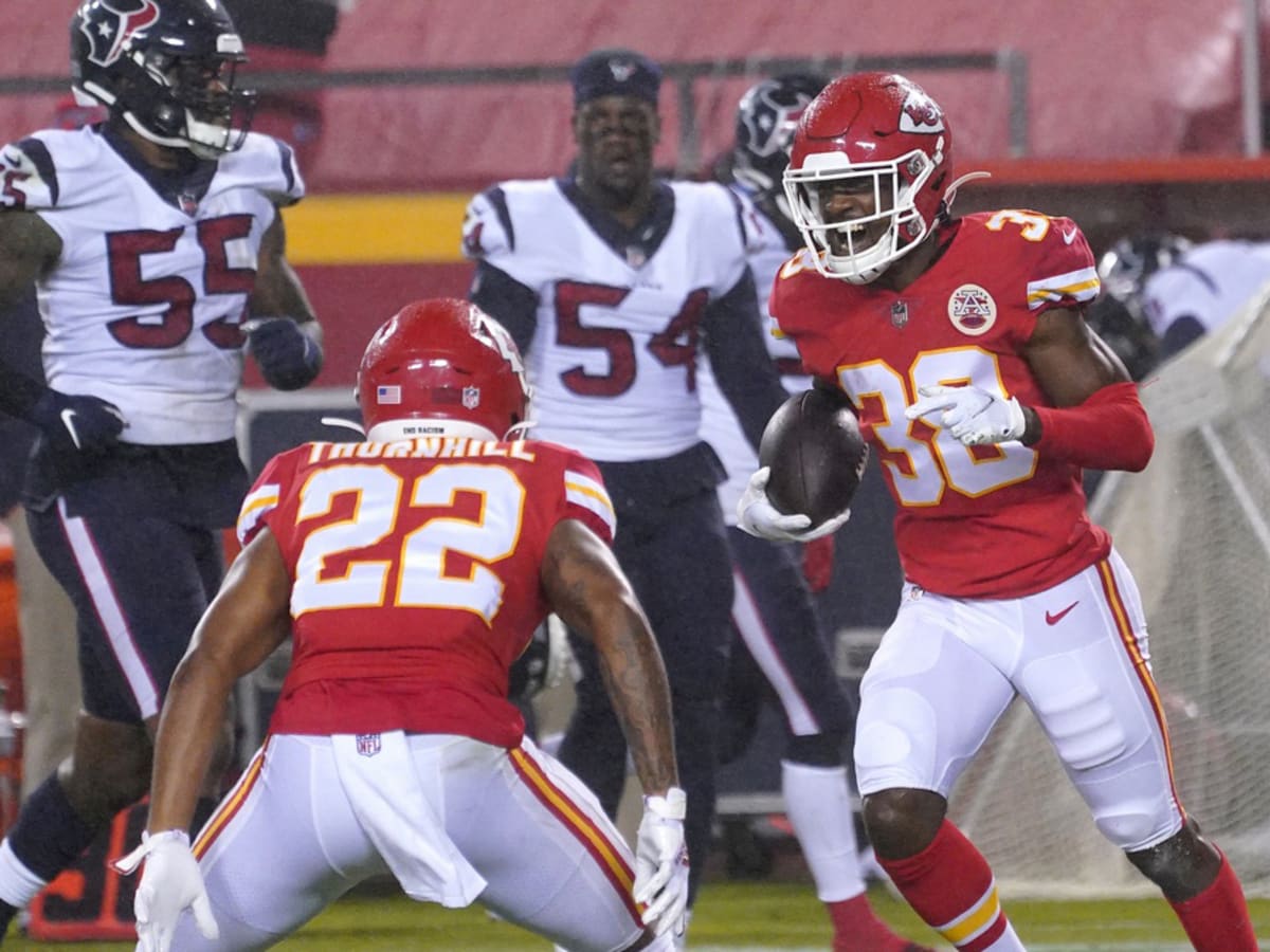 Chiefs rookie cornerback L'Jarius Sneed has broken collarbone