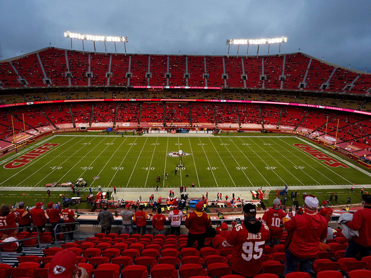 Titans' outbreak now up to 18, Chiefs-Patriots postponed